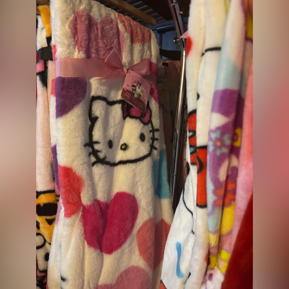 Hello kitty valentines blanket